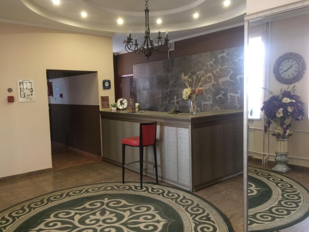 Altyn Adam Hotel Pavlodar Kültér fotó